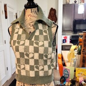 👄Almost Famous Women's Sage Green Collar Sweater